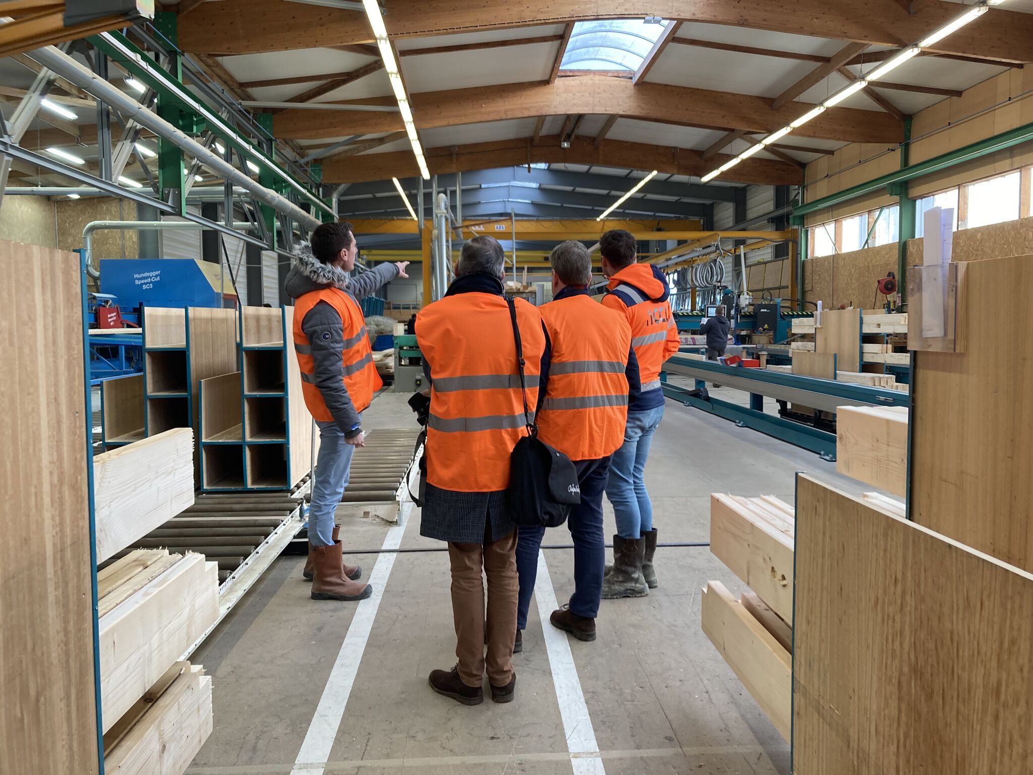 En coulisse, 🎬 en attendant la pose des panneaux bois préfabriqués...